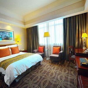 Deluxe Zimmer mit Kingsize-Bett